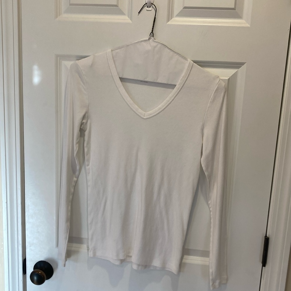 Women’s GAP long sleeve, V-neck white size medium